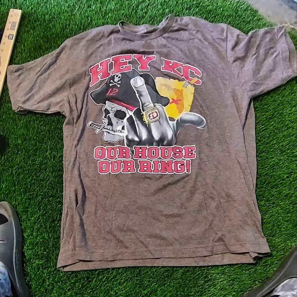 Tampa Bay Buccaneers Superbowl Champs #12 Brady T Shirt Size L